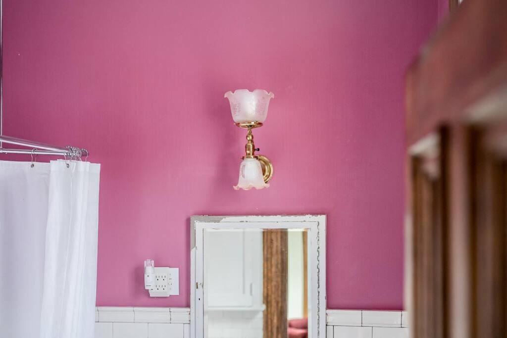 Peaceful Easy Feelings - King Sized Bed - Sleeps 2 Lejlighed Lynchburg Eksteriør billede