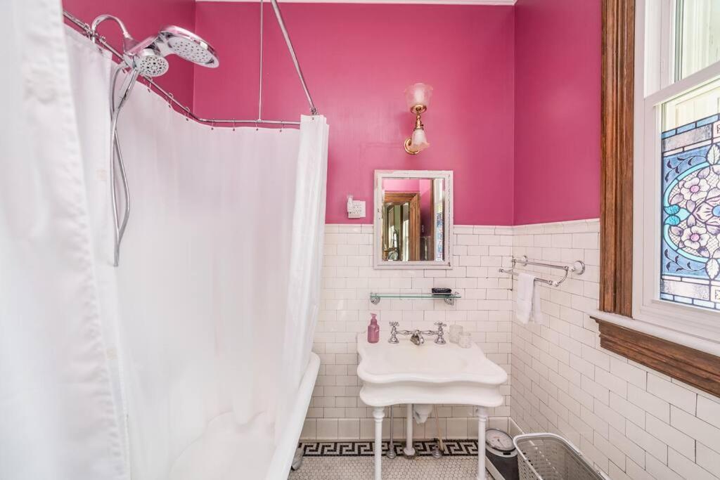 Peaceful Easy Feelings - King Sized Bed - Sleeps 2 Lejlighed Lynchburg Eksteriør billede