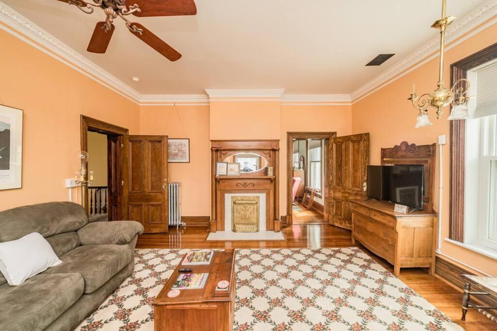 Peaceful Easy Feelings - King Sized Bed - Sleeps 2 Lejlighed Lynchburg Eksteriør billede